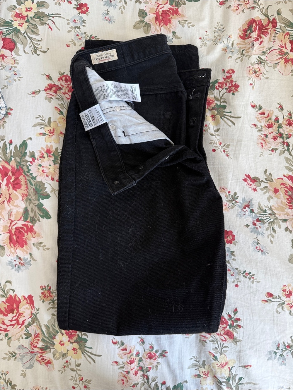 Black Levi’s 501 EUC W29 L30 Button-Fly Jeans